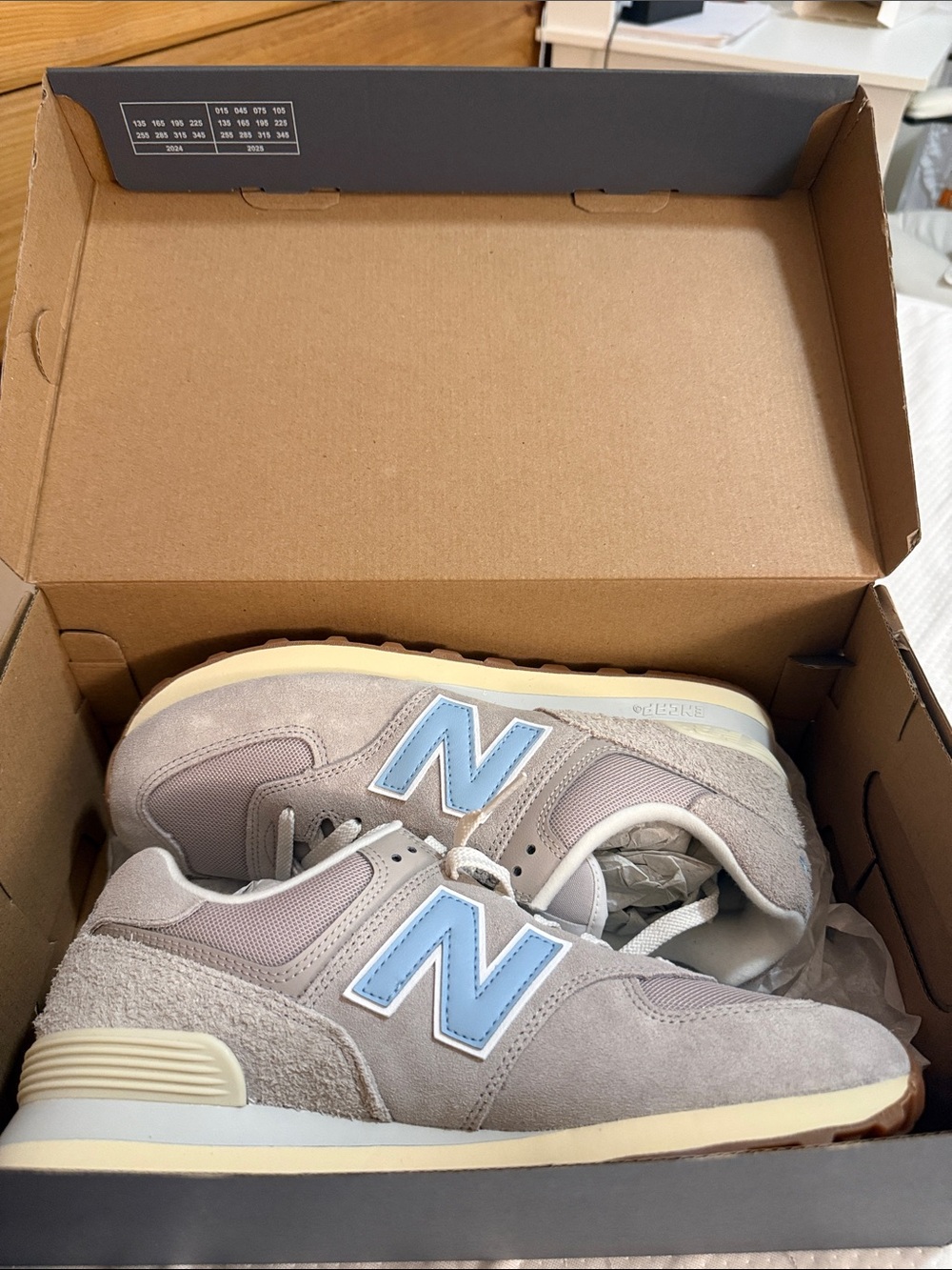 NWT NEVER WORN Women’s New Balance 574 Sneakers - Picture 4 of 10